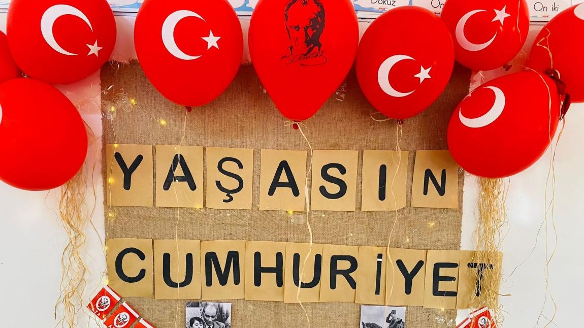 CUMHURİYET SEN ÇOK YAŞA....